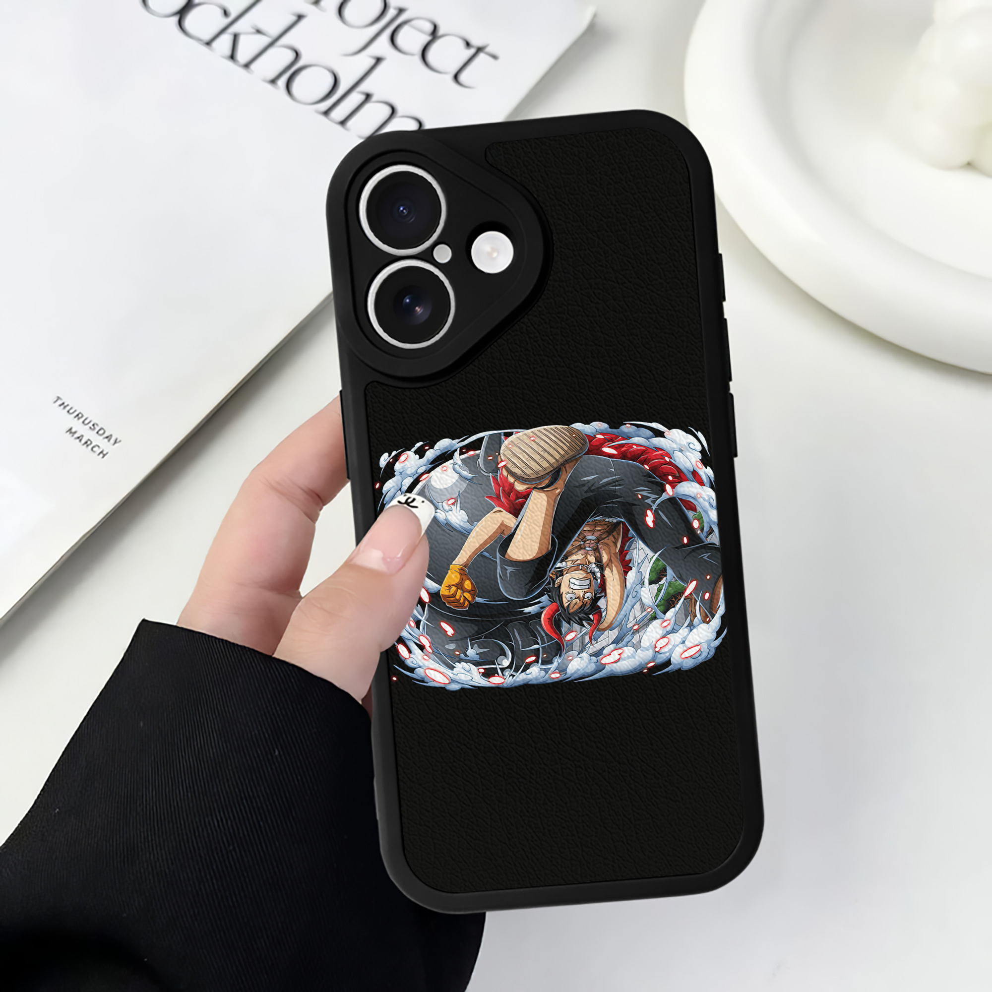（画像用） ワンピース モンキー・D・ルフィ ONE PIECE Monkey D. Luffy 【iPhone 16シリーズ対応】シリコンスマホケース（レザー調） 材質：シリコン
